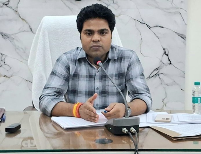 आईजीआरएस पोर्टल पर शिकायतों का समयबद्ध एवं गुणवत्तापूर्ण निस्तारण सुनिश्चित करें अधिकारी: एडीएम वित्त एवं राजस्व