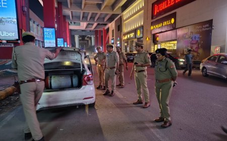 स्वतंत्रता दिवस के मद्देनजर नोएडा में पुलिस का सघन चेकिंग अभियान, मेट्रो स्टेशन व भीड़भाड़ वाले इलाकों में बढ़ाई गई सुरक्षा