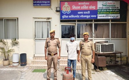 थाना दादरी पुलिस द्वारा बंद घरों से सामान चोरी करने वाला 01 अभियुक्त गिरफ्तार, कब्जे से चोरी का एक बडा घरेलु गैस सिलेण्डर बरामद।