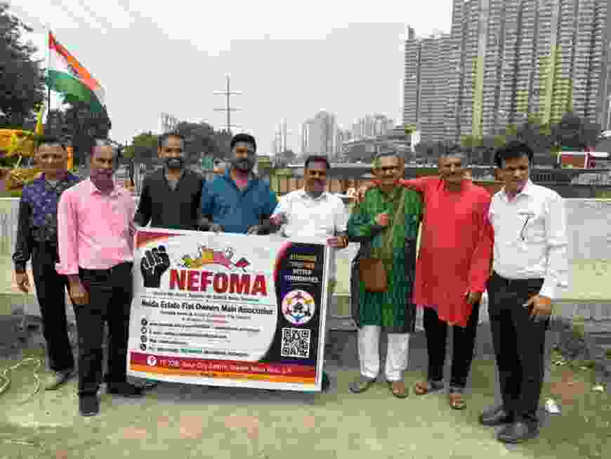 चार मूर्ति अंडरपास की धीमी रफ्तार के खिलाफ नेफोमा का प्रदर्शन, जल्द निर्माण पूरा करने की मांग