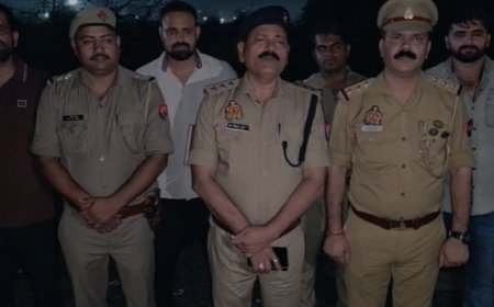 थाना ट्रोनिका सिटी पुलिस टीम द्वारा दुष्कर्म के अभियोग में वांछित 02 अभियुक्तों को पुलिस मुठभेड़ के उपरांत घायल अवस्था में गिरफ्तार किया गया, कब्जे से अवैध 02 तमंचे, 02 खोखा कारतूस, 02 जिन्दा कारतूस व चोरी की स्कूटी बरामद ।
