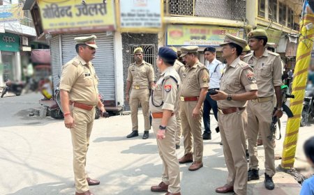 संभल। गणेश चतुर्थी पर्व को लेकर संभल पुलिस अलर्ट, एसपी ने चन्दौसी में गणेश रथयात्रा मार्ग का किया निरीक्षण