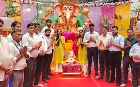 गौर सिटी सेंटर में 11 दिवसीय गणपति उत्सव का शुभारंभ, गौर सिटी सेंटर मेंटेनेंस इंचार्ज योगेश मिश्रा बोले—परिवार के साथ बेझिझक आएं, आपका स्वागत है