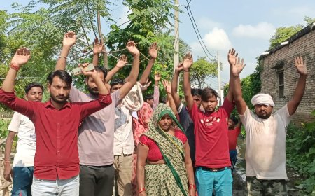 जलभराव और गंदगी से परेशान ग्रामीणों ने किया प्रदर्शन आठ साल से समस्या जस की तस