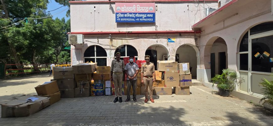 ग्रेटर नोएडा: शाहबेरी में अवैध पटाखों के गोदाम का भंडाफोड़, करीब ₹3 लाख का माल बरामद