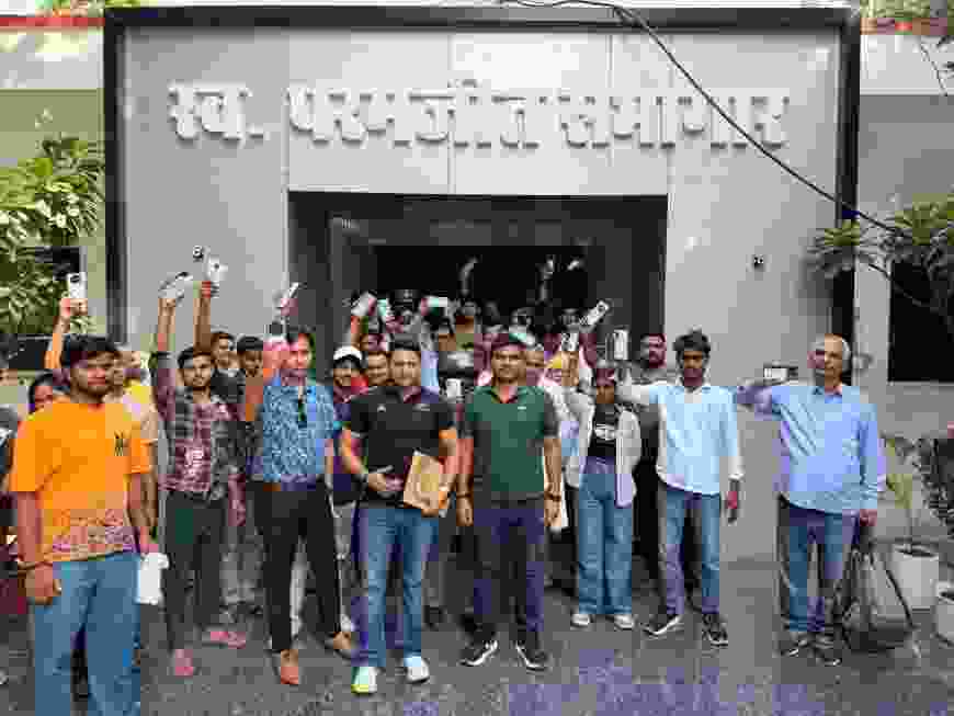 गाजियाबाद पुलिस की बड़ी कार्रवाई: 500 मोबाइल फोन बरामद, करीब डेढ़ करोड़ की कीमत के फोन मालिकों को लौटाए