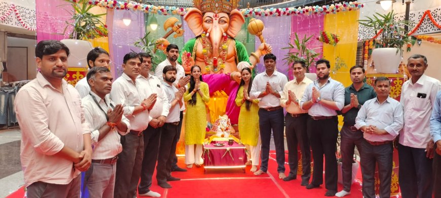 गौर सिटी सेंटर में 11 दिवसीय गणपति उत्सव का शुभारंभ, गौर सिटी सेंटर मेंटेनेंस इंचार्ज योगेश मिश्रा बोले—परिवार के साथ बेझिझक आएं, आपका स्वागत है