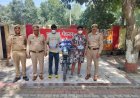थाना फेस-2 नोएडा पुलिस द्वारा मोबाइल फोन चोरी/स्नैच करने वाले 02 अभियुक्त गिरफ्तार, कब्जे से चोरी/स्नैच किये हुये 21 मोबाइल फोन, 02 अवैध चाकू व चोरी की मोटरसाइकिल बरामद।