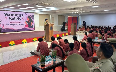 नोएडा: मिशन शक्ति अभियान 6.0 के तहत समर विले स्कूल में छात्र-छात्राओं को किया जागरूक, महिला सुरक्षा और कानूनी अधिकारों की दी जानकारी