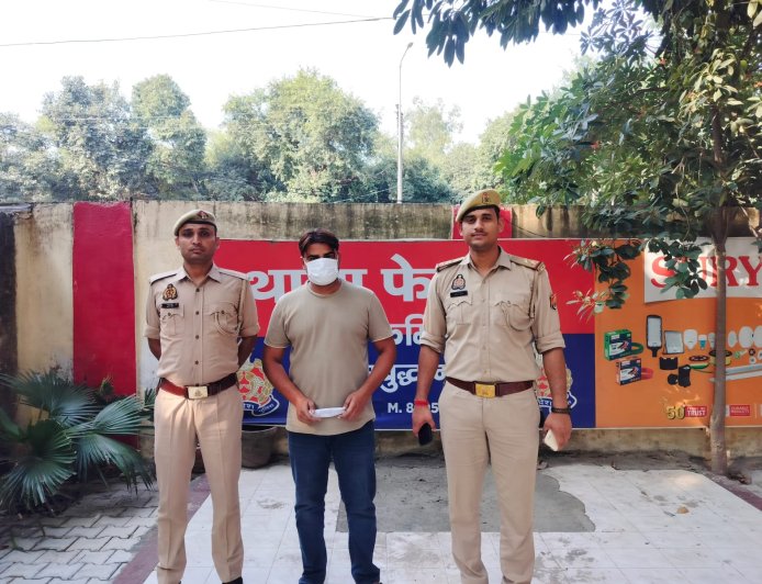 थाना फेस-2 पुलिस द्वारा ₹25,000 का इनामिया/वांछित अभियुक्त गिरफ्तार।